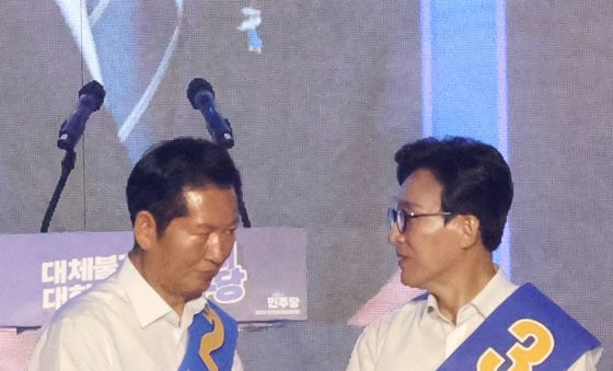함께 이동하는 정청래·김민석