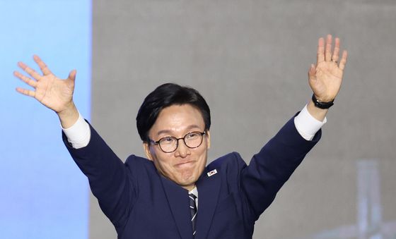 인사하는 김민석 신임 당대표
