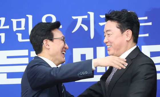 포옹하는 당청