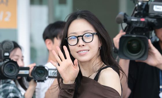 손나은 '김부장' 포상휴가 위해 출국