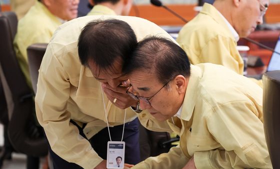 대화하는 김윤덕 장관·송기호 차장