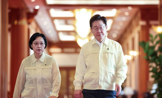 을지국무회의 입장하는 이재명 대통령·한성숙 총리