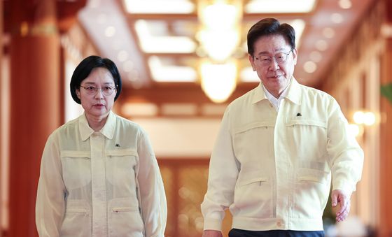 을지국무회의 입장하는 이재명 대통령·한성숙 총리