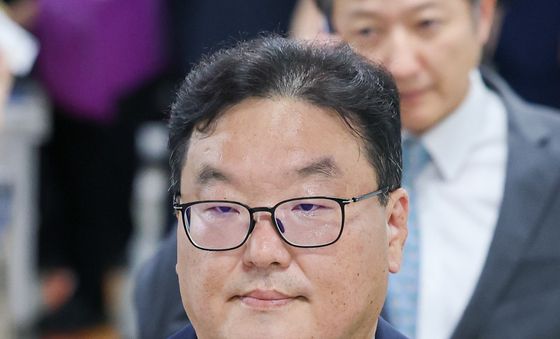 '쿠팡 수사 무마 의혹' 엄희준 검사, 3차 공판 출석