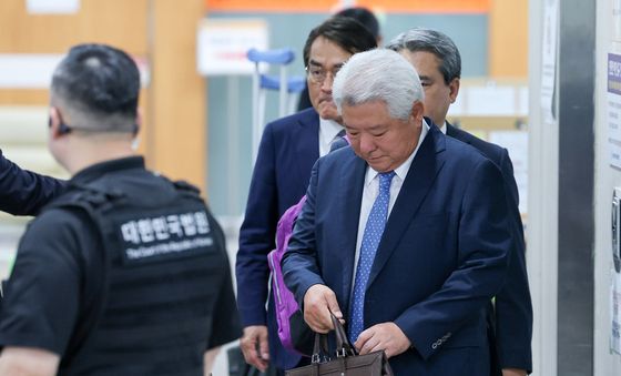 법정 향하는 윤석열 변호인단