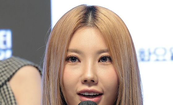 인사말 하는 시미즈
