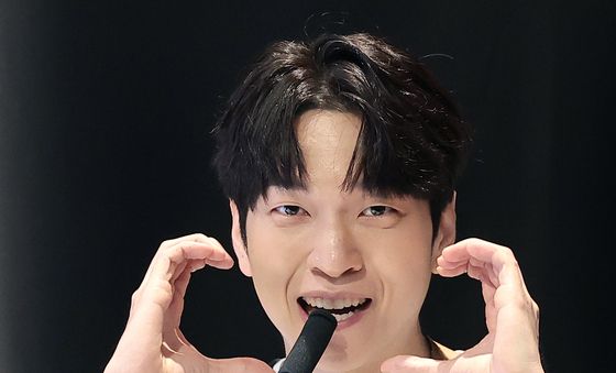 유재필, 사랑 가득한 비주얼 MC