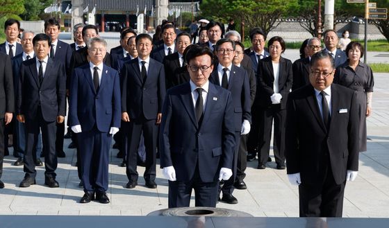 민주당 신임 당지도부 5.18 묘지 참배