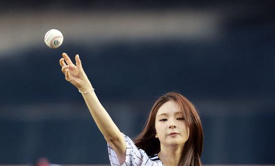 시구하는 가수 규빈