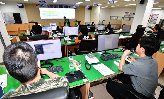 을지훈련 이틀째 상황대기 중인 공무원들