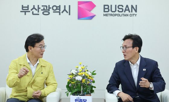전재수 시장과 면담하는 김민석 대표
