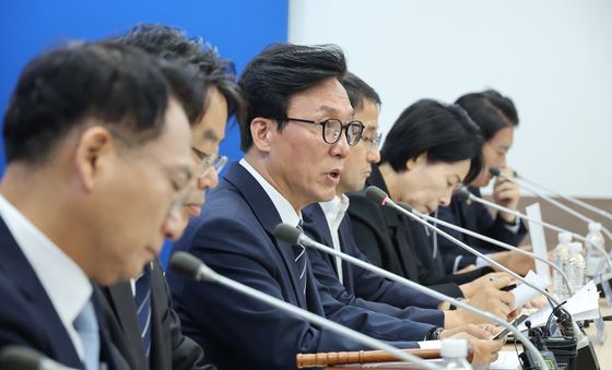 최고위 발언하는 김민석 대표