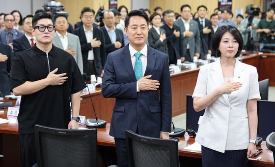 국민의례하는 배현진 위원장과 오세훈 시장