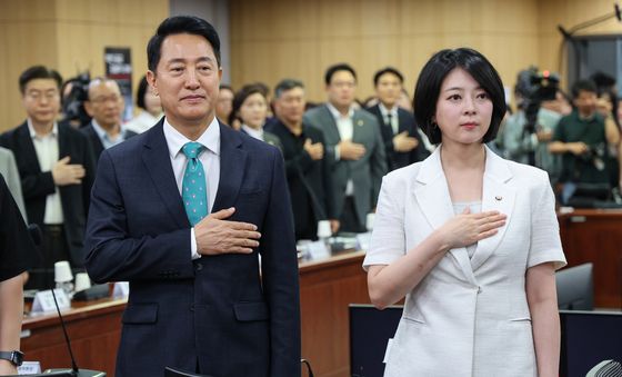 국민의례하는 배현진 위원장과 오세훈 시장