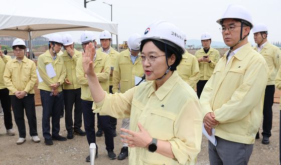 인천계양 3기 신도시 현장 둘러보는 한성숙 총리