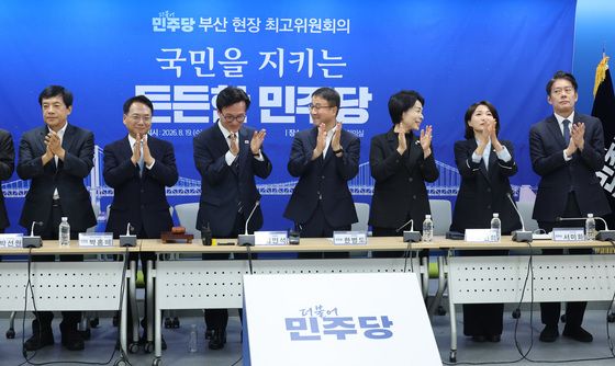 손뼉 치며 최고위 마치는 김민석 대표