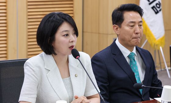 인사말 하는 배현진 위원장과 오세훈 시장