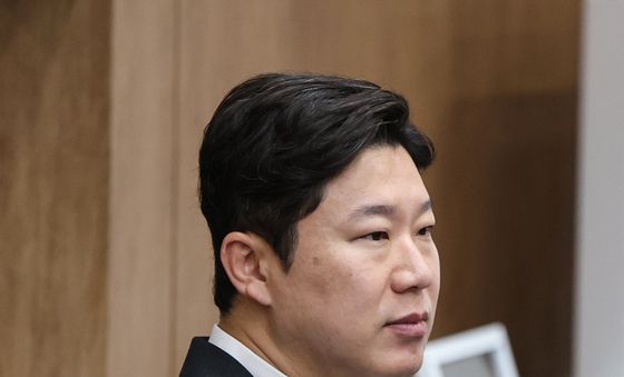 굳은 표정으로 윤리위 출석하는 진종오 의원 - 뉴스1