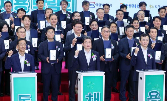 파이팅 외치는 유동수·이억원·이세훈