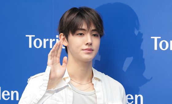 코르티스 성현, 빛을 내는 사람