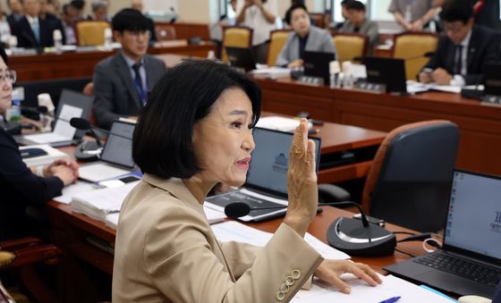 발언 요구하는 이진숙 의원