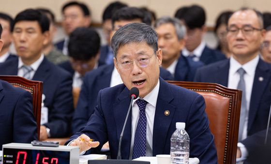 여당 의원 질의 답하는 노경필 법원행정처장