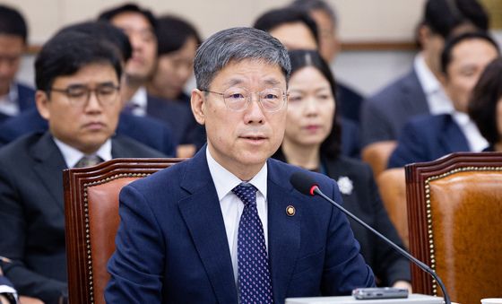 답변하는 노경필 법원행정처장