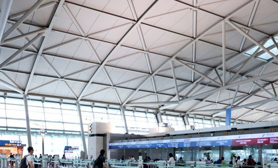 '출국장 새치기 안 돼요'…인천공항 안전 펜스 설치