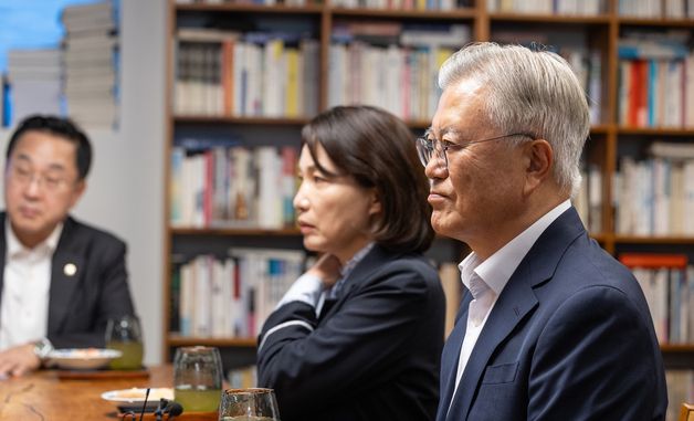 김민석 대표 만난 문재인 전 대통령