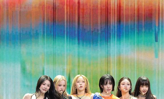 아워벌스데이, 7명 찰떡 무대