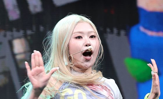 아워벌스데이 유, 행복한 데뷔 무대