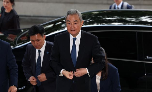 외교부 청사 도착한 왕이 중국 외교부장