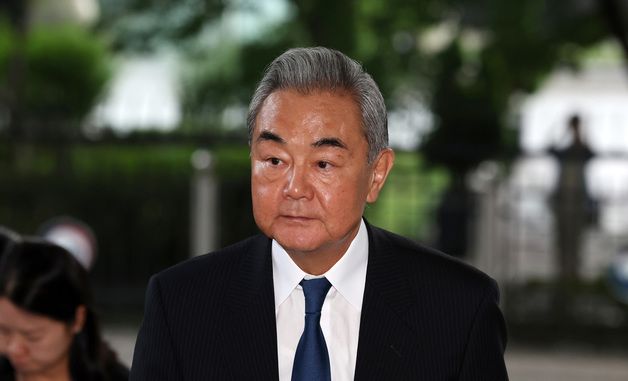 한중 외교장관 회담 위해 외교부 청사 도착한 왕이 중국 외교부장
