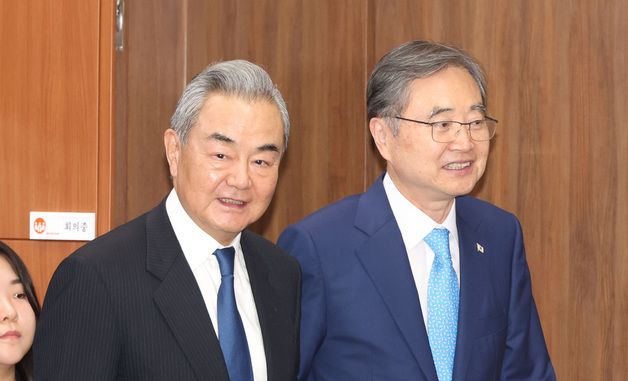 한중 외교장관회담 참석하는 조현·왕이