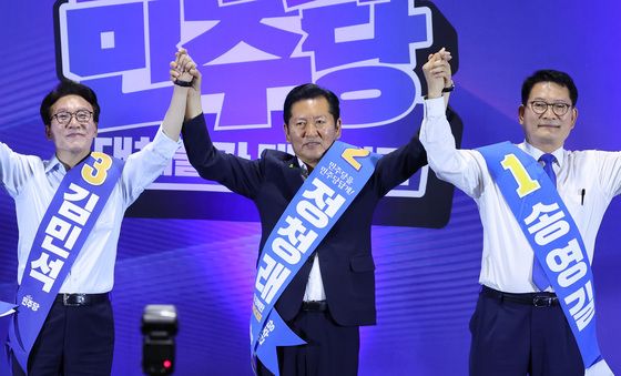 당원들에게 인사하는 김민석·정청래·송영길