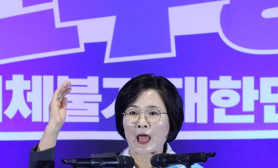합동연설회 정견 발표하는 임미애