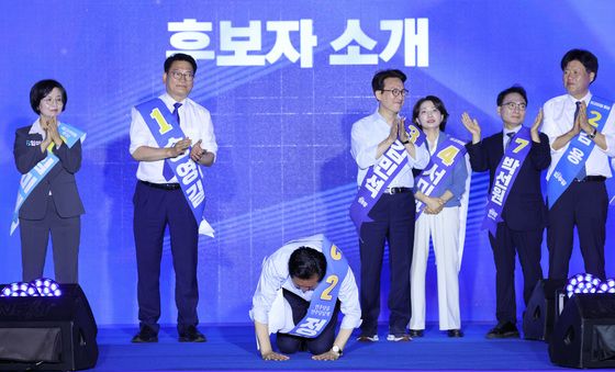 당원들에게 절하는 정청래