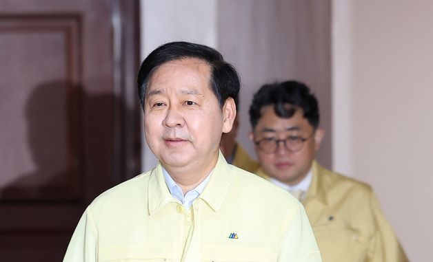 구윤철 부총리, 비상경제본부 회의 겸 경제관계장관회의 참석