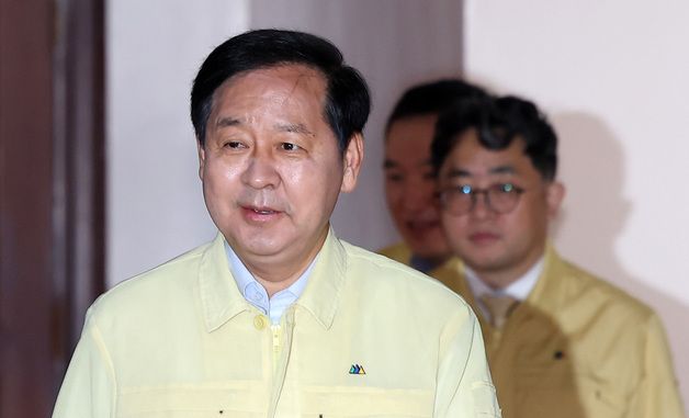 민생물가 특별관리 관계장관 TF 참석하는 구윤철 부총리