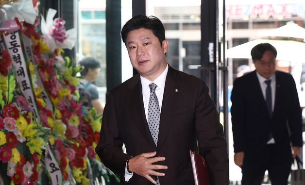추가 소명 위해 윤리위 출석하는 진종오 의원