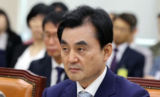 국방위 전체회의 참석한 안규백 장관