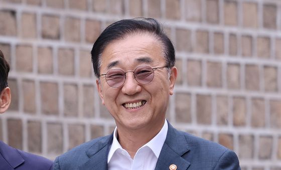 회동 장소로 이동하는 김윤덕 장관