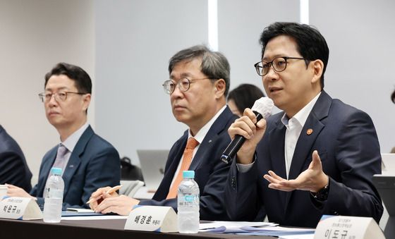 AI 반도체 업계 만난 배경훈 부총리
