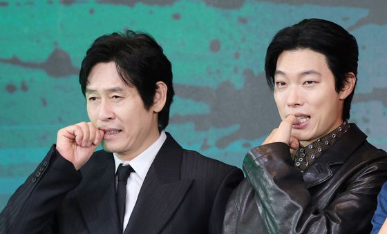 '들쥐' 설경구·류준열, 사채업자와 들쥐