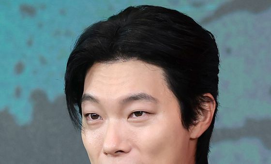 류준열, 손톱을 먹은 '들쥐'