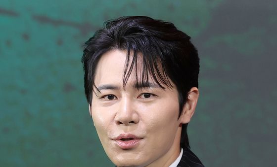 인사말 하는 이규형