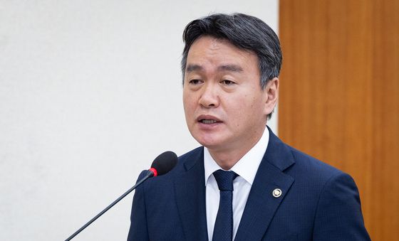 이종욱 관세청장, 결산 제안설명