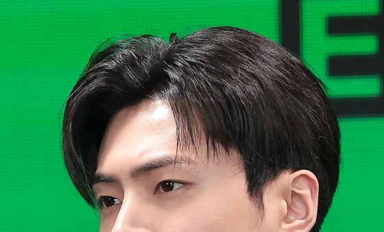 엔하이픈 제이, 턱신이 매력적인 시크남