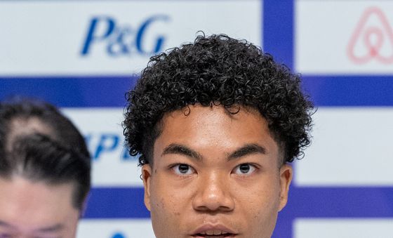 각오 밝히는 나마디 조엘진