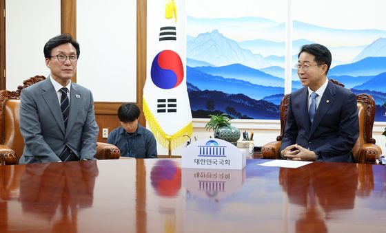 김민석 민주당 대표와 환담 나누는 조정식 국회의장